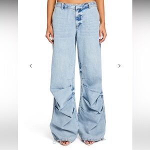 SER.O.YA Chelle rouched jeans
Oversized fit. Brand new, never worn.